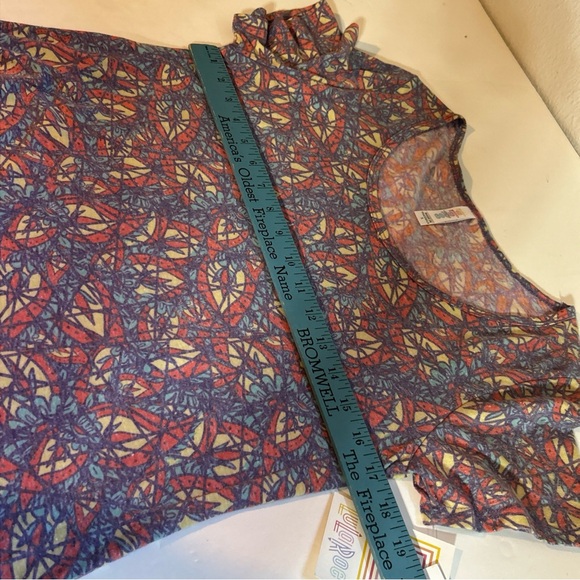 LuLaRoe NWT Multi Colored Short Sleeve Classic T Size Small - Picture 7 of 9